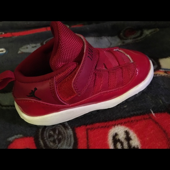 Jordan sneakers - Picture 2 of 5